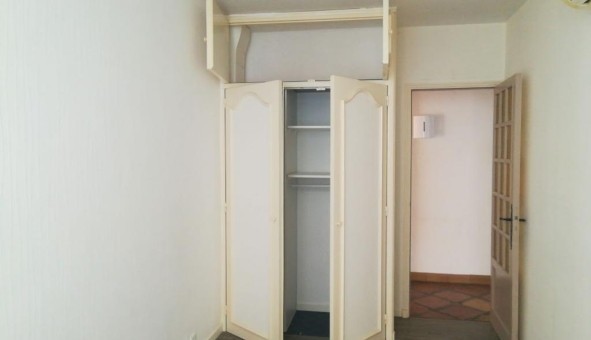 Logement �tudiant T5 &agrave; Aureille (13930)