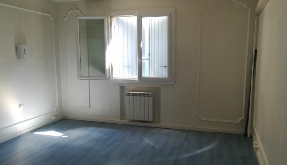 Logement �tudiant T5 &agrave; Aureille (13930)