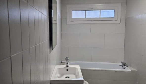 Logement �tudiant T5 &agrave; Fl�ac (16730)