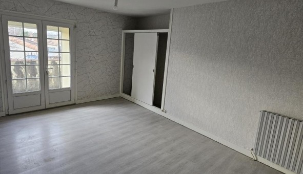 Logement �tudiant T5 &agrave; Fl�ac (16730)