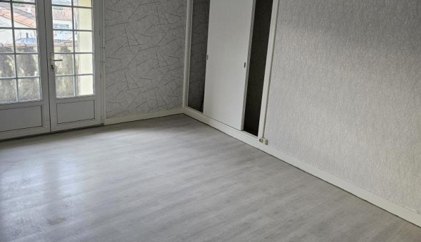 Logement �tudiant T5 &agrave; Fl�ac (16730)