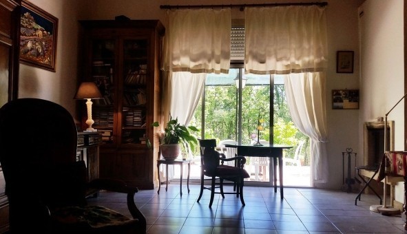 Logement �tudiant T5 &agrave; Gr�oux les Bains (04800)