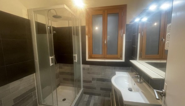 Logement tudiant T5 à Hyres (83400)