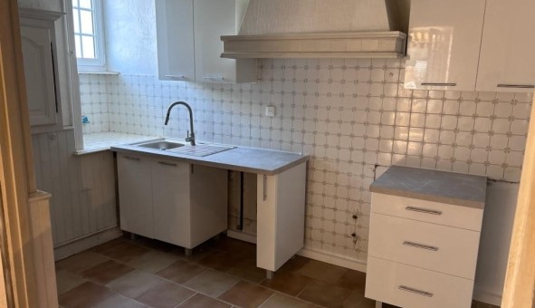 Logement tudiant T5 à Les Adjots (16700)