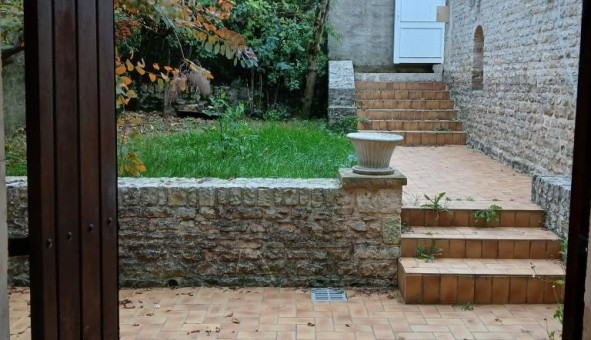 Logement tudiant T5 à Les Adjots (16700)