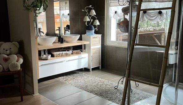 Logement tudiant T5 à Nmes (30000)