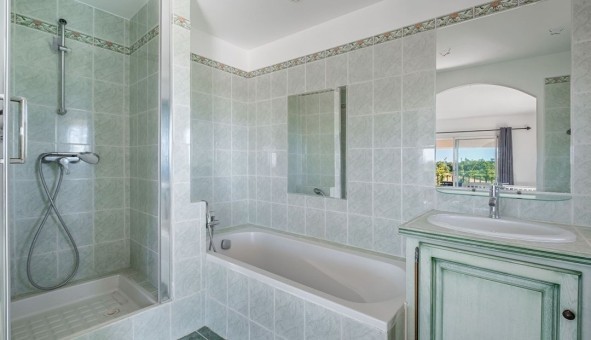 Logement �tudiant T5 &agrave; Plan de la Tour (83120)